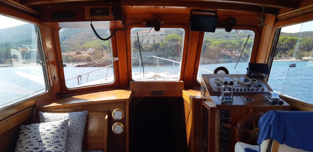 Giam-portofino pilot-1973-legno-dinette-area pilotaggio-in vendita