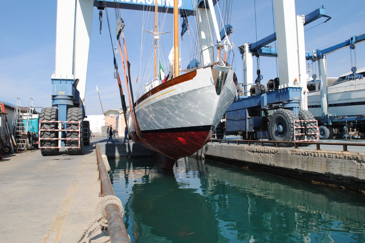 admiral cantieri navali di lavagna yacht