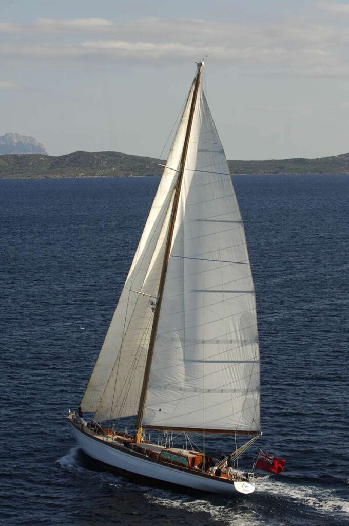 Emi Samgemani classic yacht 1954 (2)